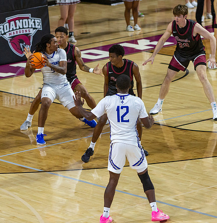 044-R-11-15-25-ROA COLLEGE-Bball-8650