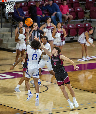 056-R-11-15-25-ROA COLLEGE-Bball-8678