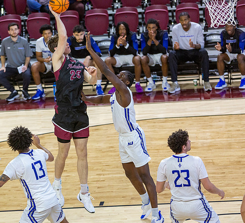 052-R-11-15-25-ROA COLLEGE-Bball-8669