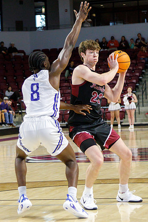 106-J-11-15-25-RoaCollege-Bball-182