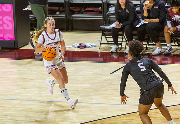 024-R-11-15-25-ROA COLLEGE-Bball-8797