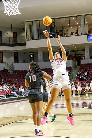 067-J-11-15-25-RoaCollege-Bball-250