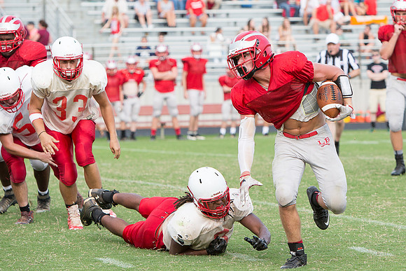 031-08-19-16-bot-fball-8263