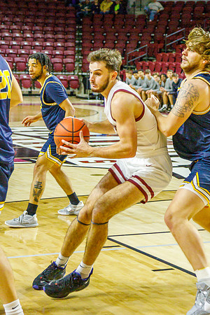 12 J-01-03-24-Roa-Colg-Mens-Bball-8768