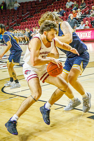 14 J-01-03-24-Roa-Colg-Mens-Bball-8771