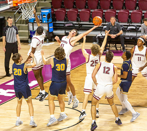 20 8-R-01-03-24-RoaCol-Aver-Mens-Bball-8816