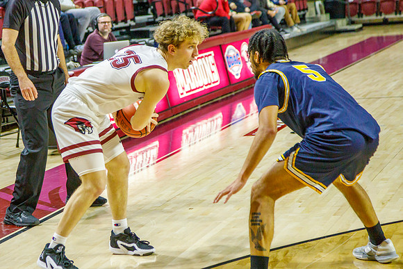 22 J-01-03-24-Roa-Colg-Mens-Bball-8780
