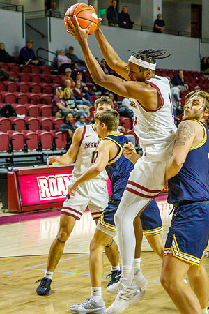 34 J-01-03-24-Roa-Colg-Mens-Bball-8803