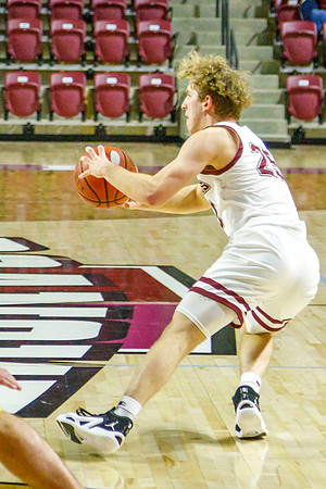 44 J-01-03-24-Roa-Colg-Mens-Bball-8820
