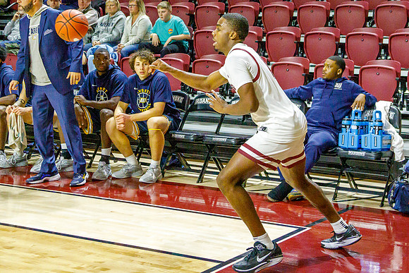51 J-01-03-24-Roa-Colg-Mens-Bball-8836