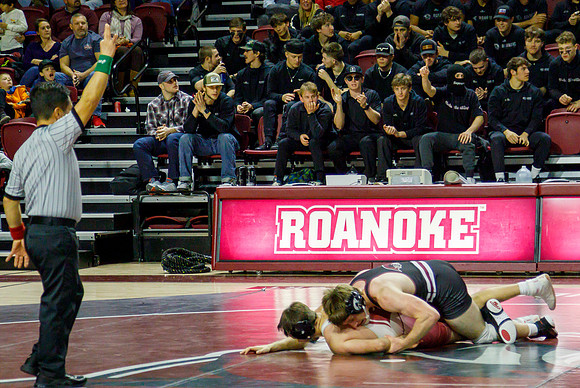 47 J-01-18-24-RoaCol-Wrestle-9508