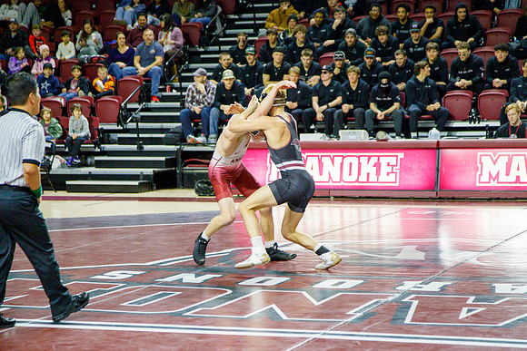1 J-01-18-24-RoaCol-Wrestle-9404