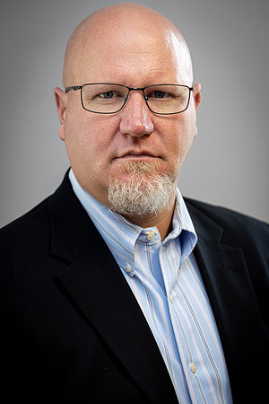 06-Jason Boothe Headshot-2255