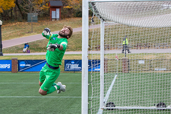 30-j-12-03-16-ncaa-soccer championship-2046